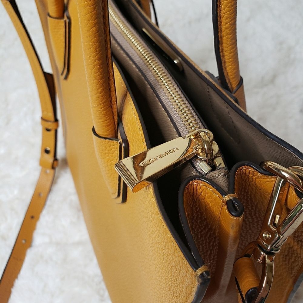 Michael KorsĀ Large Mercer Convtertable Merigold ToteāW/āCrossbodyāStrap - Picture 8 of 16